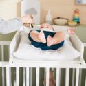 Plan à langer universel 52 cm pour lits bébé April – blanc